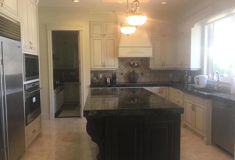 Bed and Breakfast Lf | Vancouver | British Columbia | Canada 8