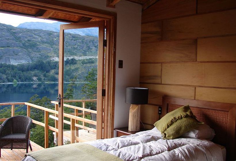 Hotel Hacienda 3 Lagos Puerto Guadal