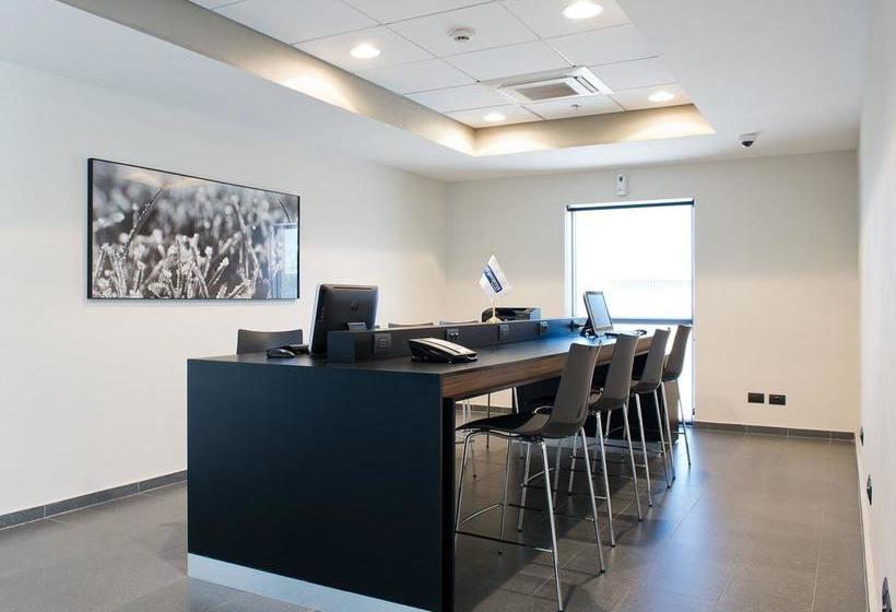 Hotel City Express Santiago Aeropuerto | Santiago de Chile | Santiago | Chile 11