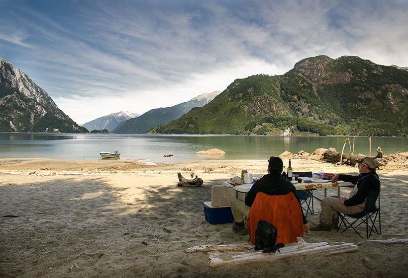 Hotel Yelcho En La Patagonia | Chaiten | Los Lagos | Chile 15