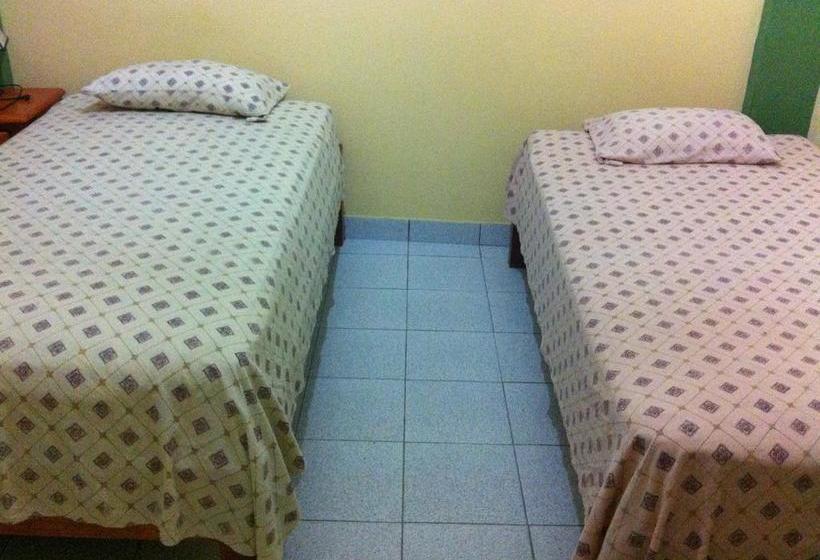 Albergue Hostal El Colibrí