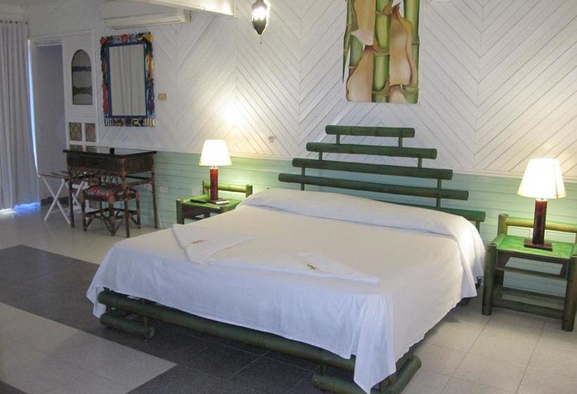 Hotel Y Centro De Buceo Sirius