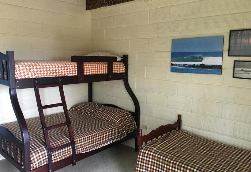 Casa Roja Hostel | Montañita | Santa Elena | Ecuador 10