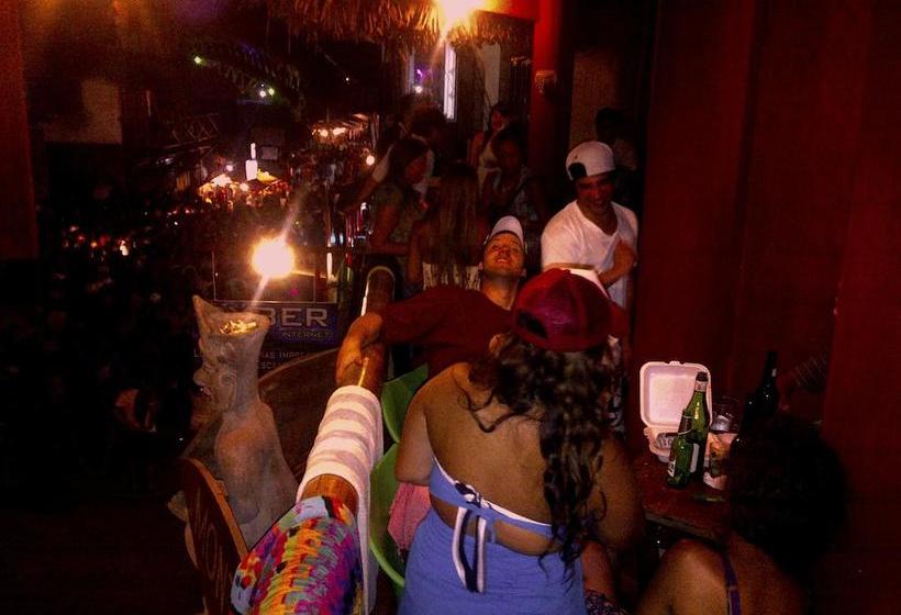 Albergue Hostal Montezuma | Montañita | Santa Elena | Ecuador 10