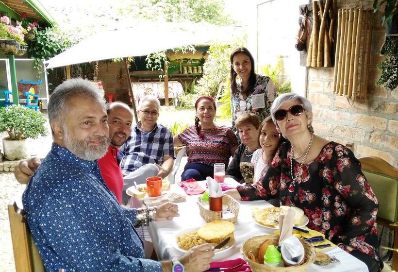 Hotel Kantarrana Urbana Jardin