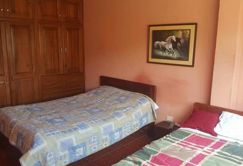 Bed and Breakfast Chapelet Hostal | Tababela | Pichincha | Ecuador 1
