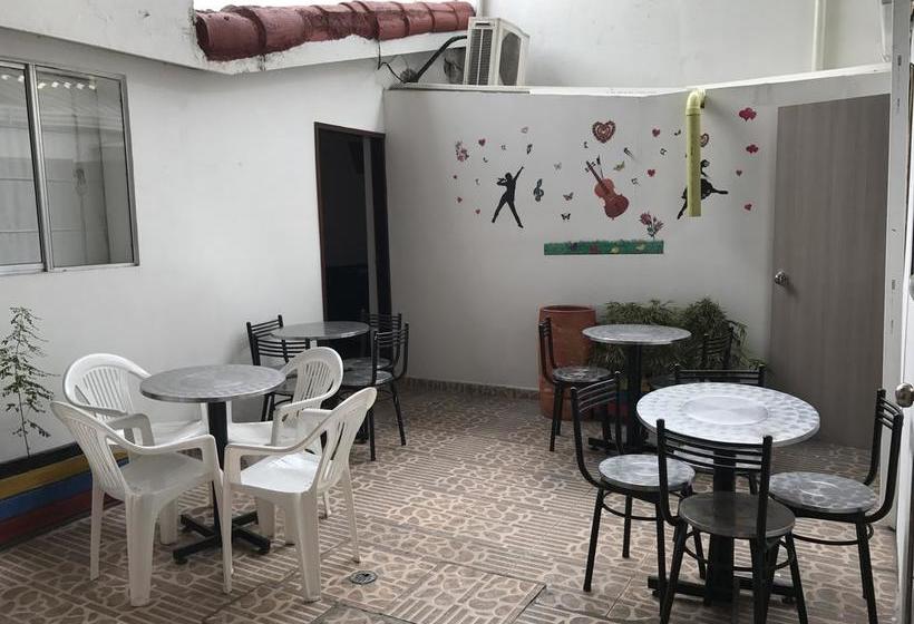 Albergue Hostal Casa Blanca | Bucaramanga | Santander | Colombia 10