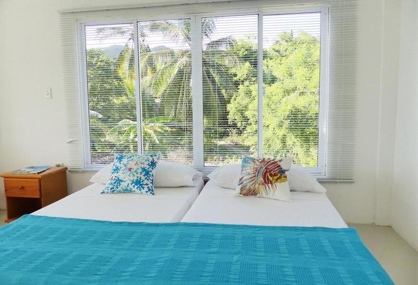 Hotel Miss FranciaŽs Home Providencia