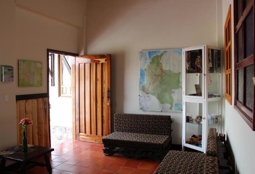 Albergue Casa Hospedaje La Bohemia