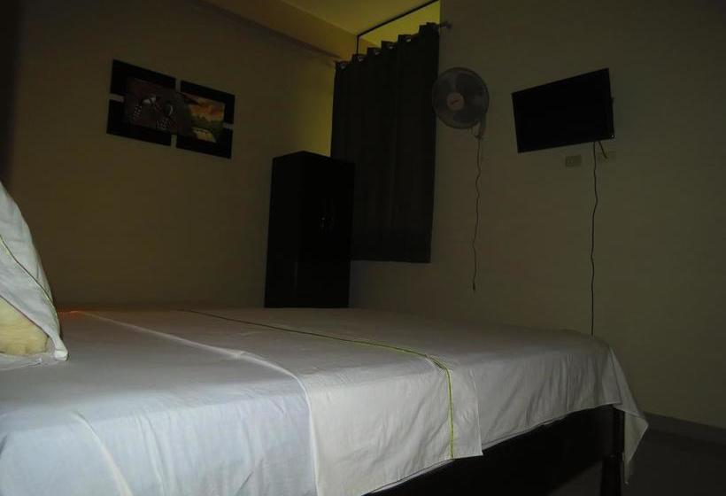 Albergue Hostal Los Cedros | Puerto Maldonado | Tambopata | Perú 11