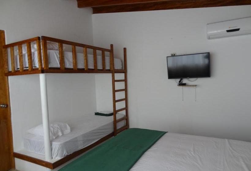 Akas Hotel Apartamentos | Canoas de Punta Sal | Contralmirante Villar | Perú 2