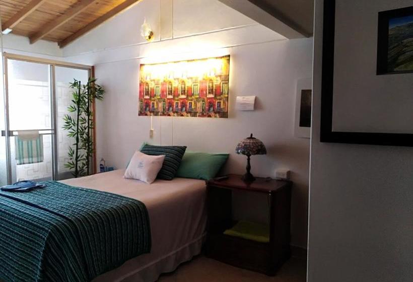 Bed and Breakfast Blue House Aeropuerto