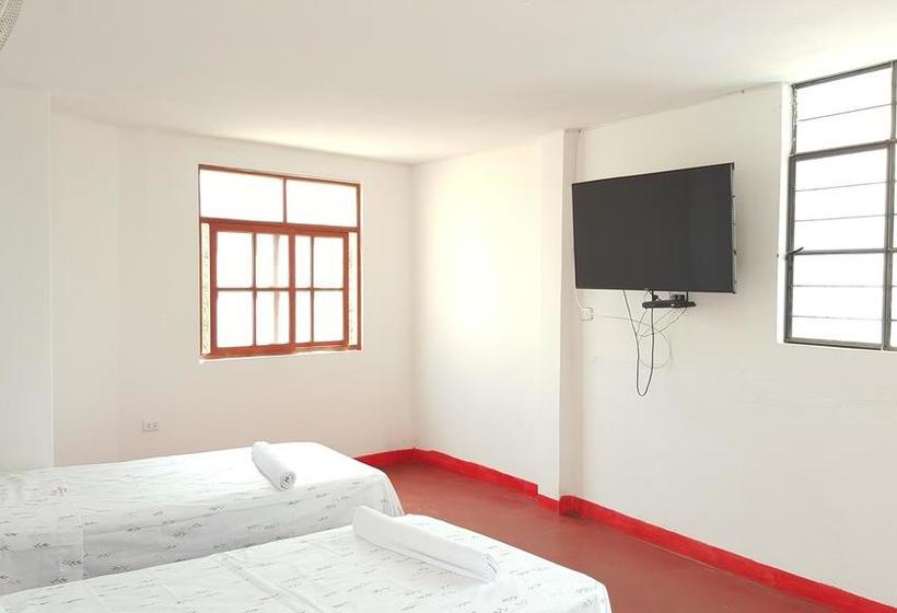 Albergue Mr. Llama Lodge | Ica | Ica | Perú 13