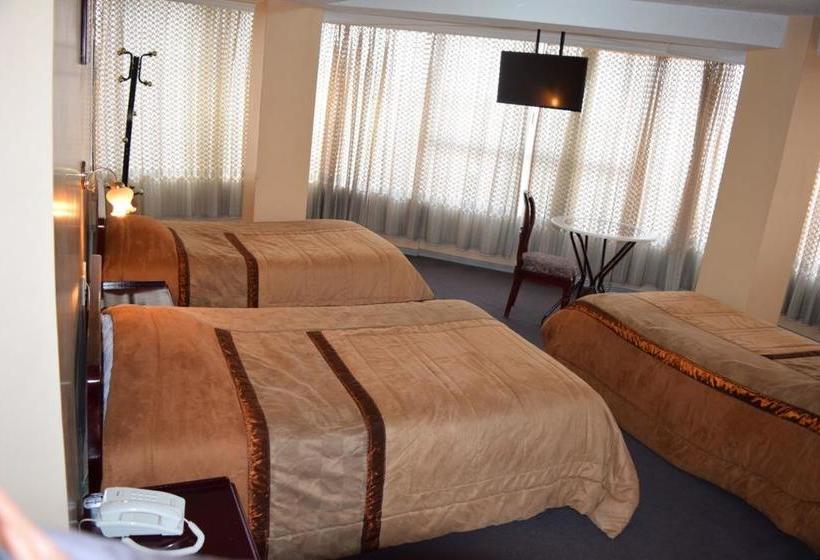 Hotel Machado Tulcán