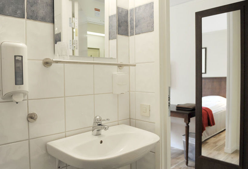 Hostel Öster Malma Slot | Nykoping | Sodermanlands Lan | Sweden 4