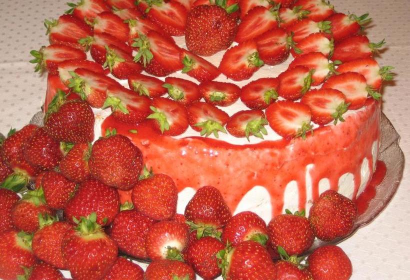 Bed and Breakfast Jordbærstova Feriehus | Valldal | More og Romsdal | Norway 14