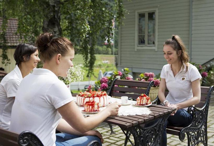 Bed and Breakfast Jordbærstova Feriehus | Valldal | More og Romsdal | Norway 2