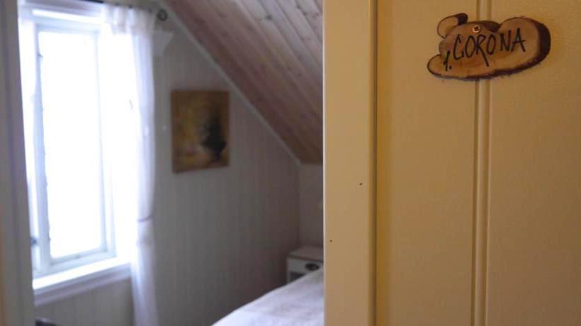 Bed and Breakfast Jordbærstova Feriehus | Valldal | More og Romsdal | Norway 6