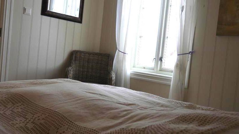 Bed and Breakfast Jordbærstova Feriehus | Valldal | More og Romsdal | Norway 7