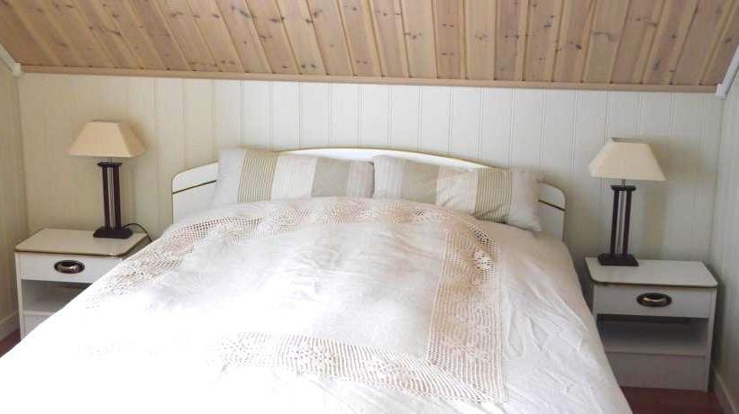 Bed and Breakfast Jordbærstova Feriehus | Valldal | More og Romsdal | Norway 8