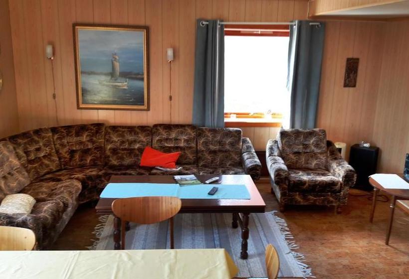 Hostel Johs. H. Giaever | Henningsvaer | Nordland | Norway 9