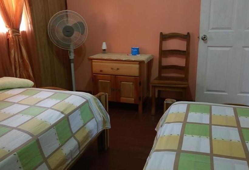 Albergue Hostal Doña Irma Bocas | Bocas del Toro | Bocas del Toro | Panamá 11