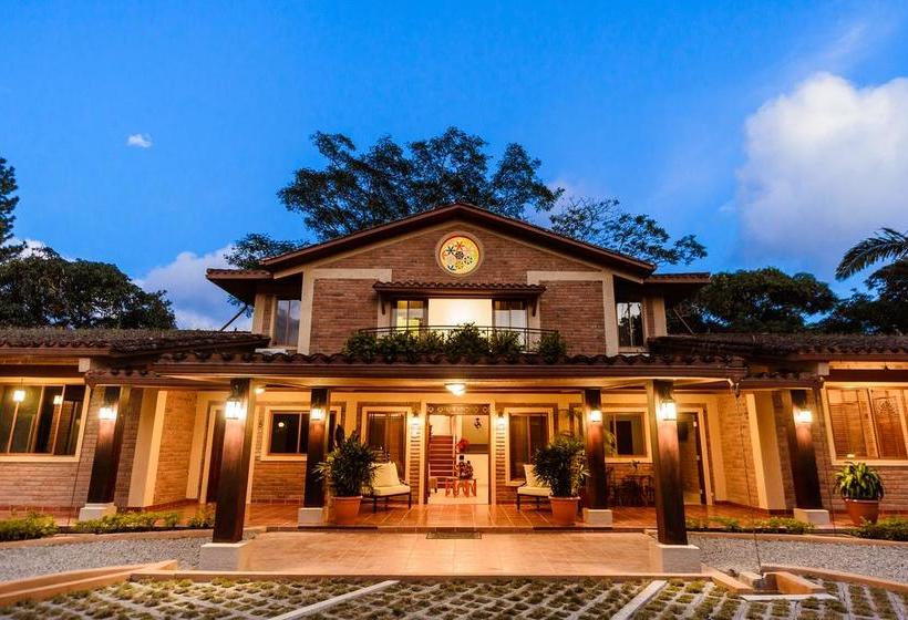 Caracoral Hotel Boutique Coclé