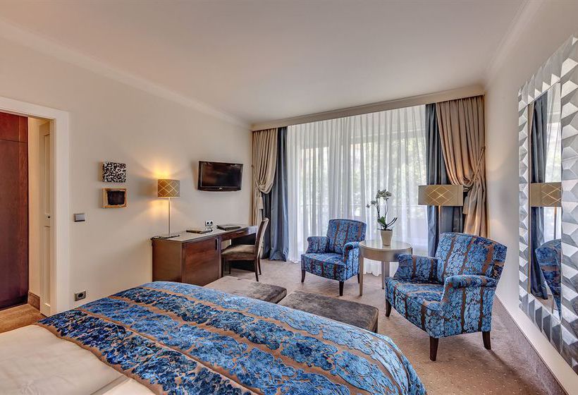 Hotel Villa Kastania 8