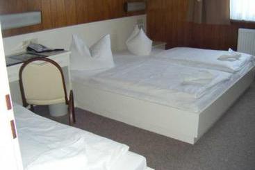 Central-Hotel Tegel 8