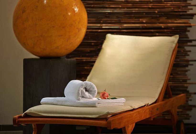 Hotel Hilton Dusseldorf 8