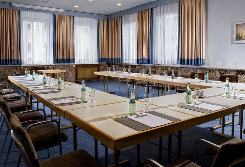 Hotel Wyndham Duisburger Hof 13