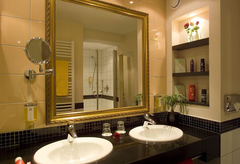 Favored Hotel Domicil 16