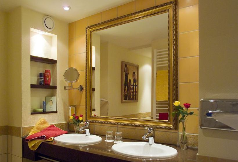 Favored Hotel Domicil 18