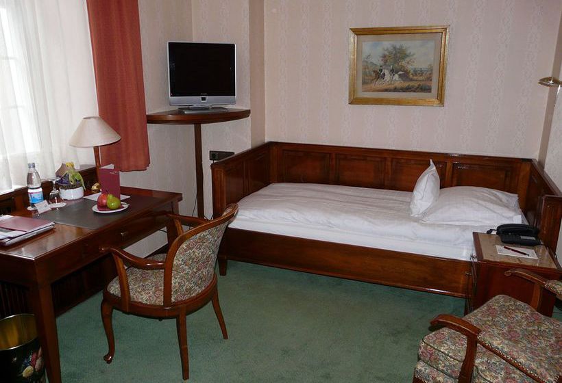 Hotel Oberkirch's Weinstuben 7