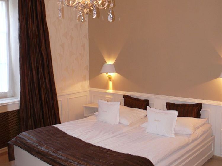 Hotel Oberkirch's Weinstuben 9