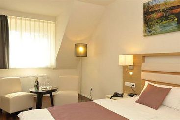 Ringhotel Goldener Knopf 18