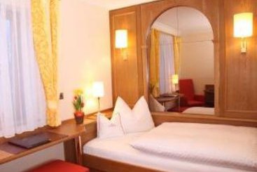 Hotel Am Schloßpark zum Kurfürst 1