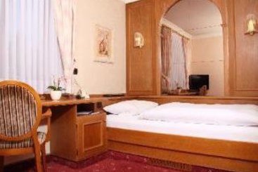 Hotel Am Schloßpark zum Kurfürst 9