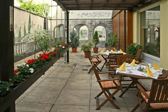 Hotel Central Garni 8