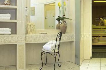 Hotel Schloss Steinburg 10