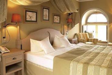 Hotel Schloss Steinburg 4