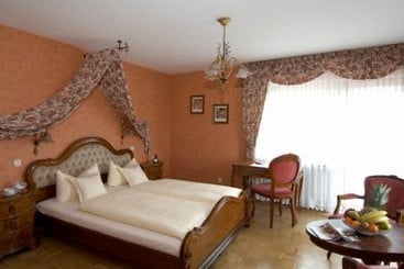 Hotel Schloss Steinburg 5