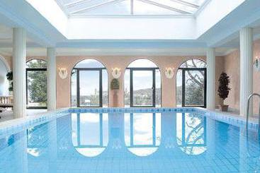 Hotel Schloss Steinburg 8