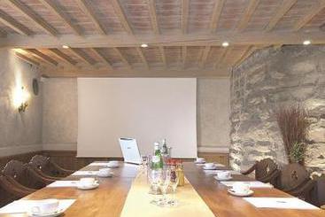 Hotel Schloss Steinburg 9