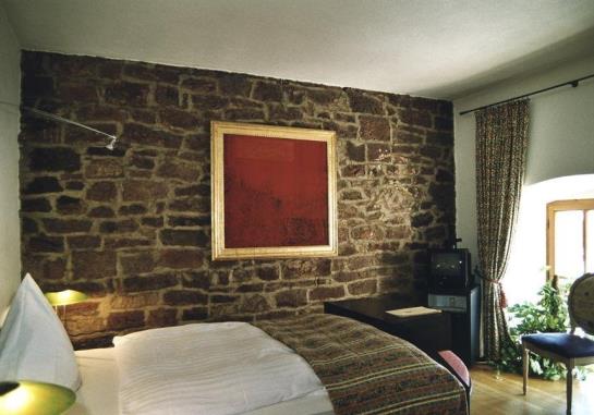 Schlosshotel Die Weyberhöfe 4