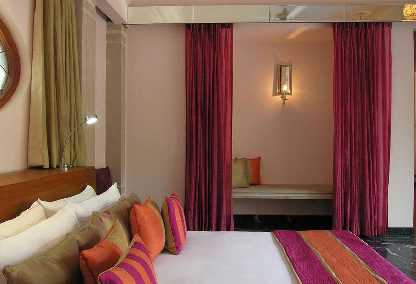 Hotel Usha Kiran Palace 10