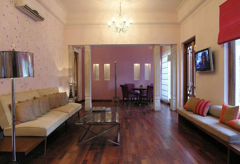 Hotel Usha Kiran Palace 9