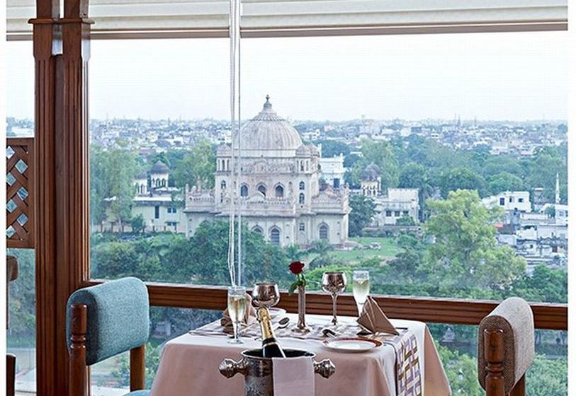 Hotel Clarks Avadh 14