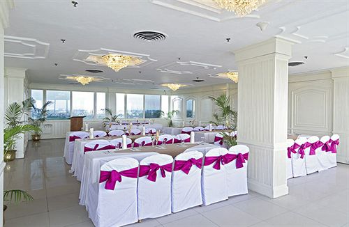 Hotel Clarks Avadh 18