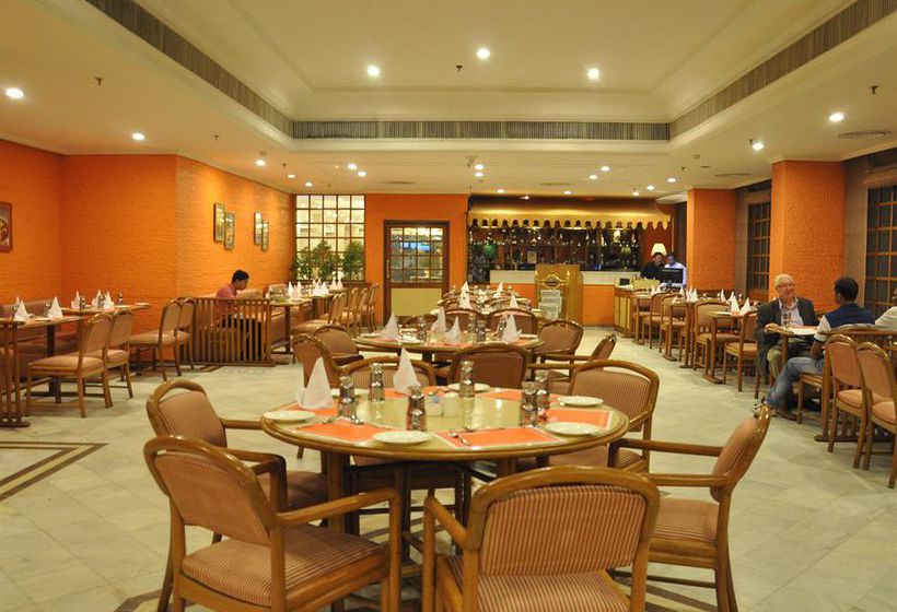 Hotel Clarks Avadh 6